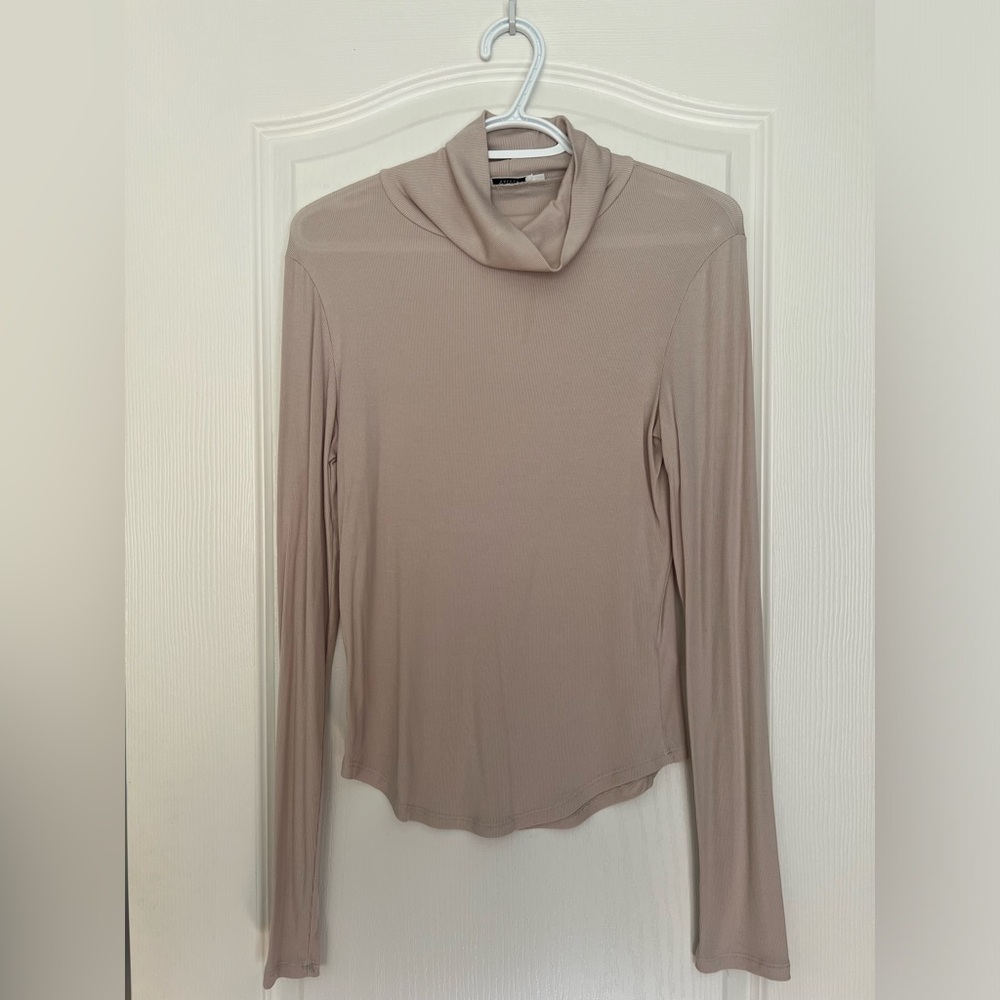 PINK ARITZIA TURTLE NECK